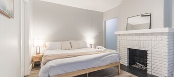 Cozy 2BR Near Edgewater Beach Pet Friendly + Parking