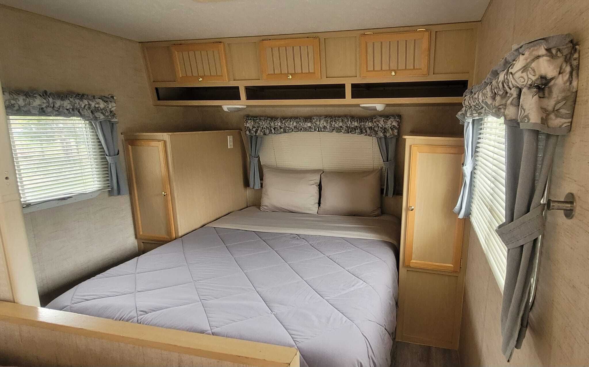 1 bedroom, bed sheets
