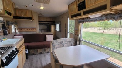 Wohnwagen mit Atemberaubenden Anblick auf Rocky Mountains, 10min von McBride