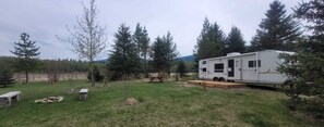 Property grounds - Wohnwagen mit Atemberaubenden Anblick auf Rocky Mountains, 10min von McBride (McBride)