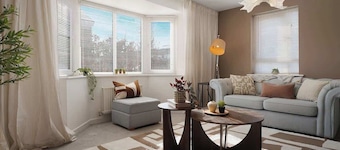 3-Bed Home | W/Parking & WiFi Close to Town Centre