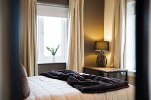 3 chambres, fer et planche à repasser, Wi-Fi, draps fournis
