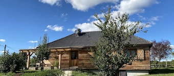 Large chalet, parking, pets welcome - 11 guests near Vichy