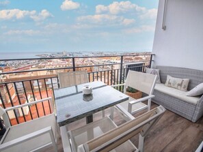 Outdoor dining - Central apartment with air conditioning in Tarragona (Tarragona)