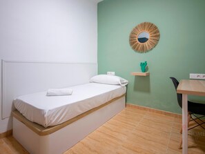 Room - Spacious Apartment with Private Patio in Tarragona (Tarragona)