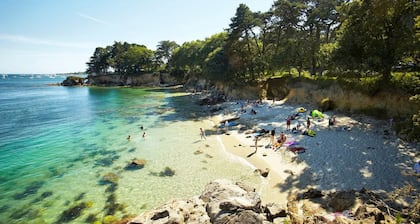 Comfortable house in a quiet enclosed garden-3km from the beach