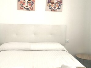 3 bedrooms, Internet, bed sheets - Spacious Tarragona apartment with air conditioning (Tarragona)