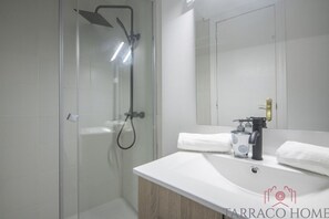 Hair dryer, towels - Spacious Tarragona apartment with air conditioning (Tarragona)