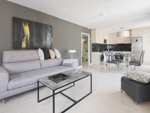 TV - Modern apartment in Tarragona center, with air conditioning and Wi-Fi (Tarragona)