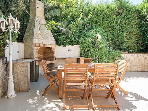 Renovated Villa in Salou: 4 bdrm, 4 bath, barbecues, near beach