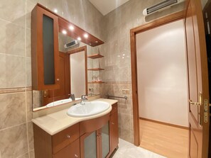 Bathroom - Cozy apartment in the heart of Tarragona (Tarragona)