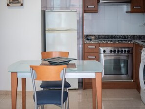 Dining - Cozy Apartment in Tarragona Center for a Comfortable Stay (Tarragona)