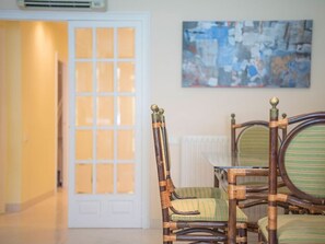 Dining - Exclusive apartment in Salou - Sea view, parking and air conditioning (Salou)