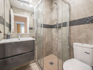 Bathroom - Exclusive apartment in Salou - Sea view, parking and air conditioning (Salou)