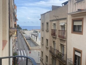 Property grounds - Renovated apartment in Tarragona near beach, air-conditioned, ideal 3-4 people (Tarragona)
