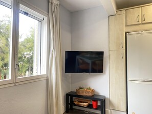Interior - La Mora Apartment - 1 min to Beach, Terrace, Free Parking (Tamarit)