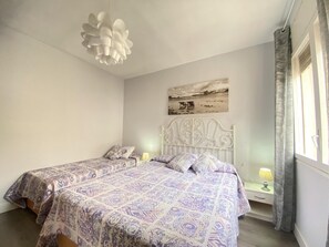 Room - La Mora Apartment - 1 min to Beach, Terrace, Free Parking (Tamarit)
