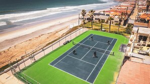 Sports court - Cozy studio 3 blocks from the beach in San Antonio del Mar. Enjoy a private rooftop terrace with our signature galactic whale mural, community pools & tennis courts, and a secure 24/7 gated community. Perfect for couples or small groups. (San Antonio del Mar)
