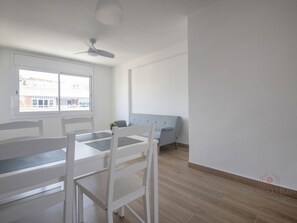 Dining - Modern apartment in city center, near university (Tarragona)