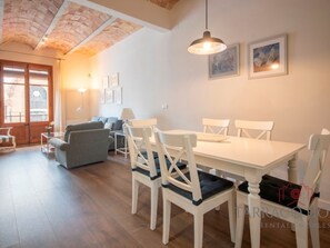 Dining - Modern 2-bedroom apartment in city center, Tarragona (Tarragona)