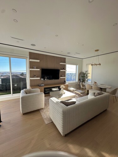 BRAND NEW MODERN 3BR LANEWAY HOUSE