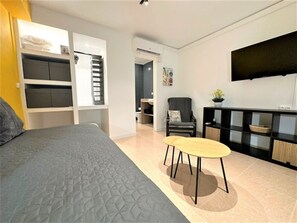 1 bedroom, Internet, bed sheets - Renovated studio near the cathedral with air conditioning in Tarragona (Tarragona)