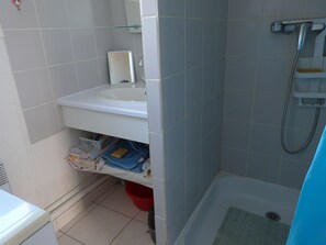 Bathroom - Cottage near beach with pets allowed and parking (Barbâtre)