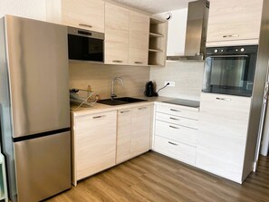 Kühlschrank, Geschirrspüler