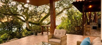 Modern Quinta w/ Heated Pool Peaceful - Rural Valle de Yunguilla - Azuay Ecuador