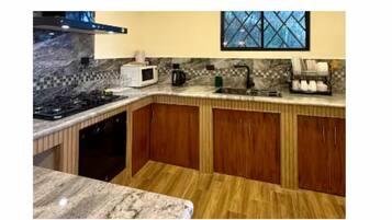 Coffee/tea maker, fridge, microwave, oven
