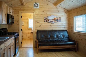 Log Cabin Vacation Rentals | Individually decorated, free WiFi - Sun Retreats Lancaster County (Narvon)