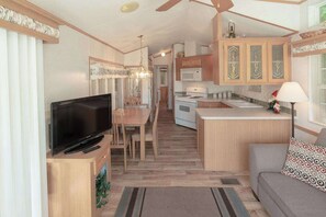 Friendship Home | Private kitchen - Sun Retreats Lancaster County (Narvon)