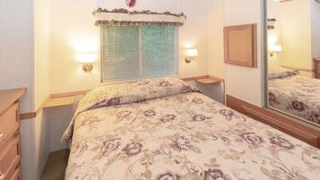 Cozy Deluxe Vacation Rentals | Individually decorated, free WiFi