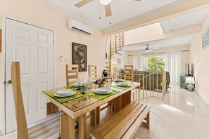 Dining - CHARMING 2 BEDROOM CONDO WITH SPECTACULAR WEST COAST SUNSET VIEW (Prospect)