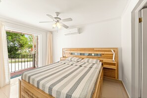 2 bedrooms, iron/ironing board, WiFi, bed sheets - CHARMING 2 BEDROOM CONDO WITH SPECTACULAR WEST COAST SUNSET VIEW (Prospect)