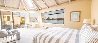 Seadrift Lagoon Retreat w/ Hot Tub & Deck