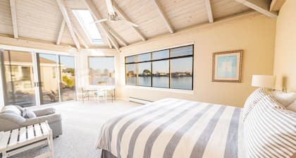 Seadrift Lagoon Retreat w/ Hot Tub & Deck