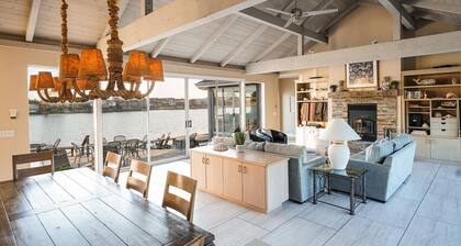 Seadrift Lagoon Retreat w/ Hot Tub & Deck