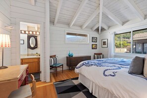 Room - Paddle, Relax, Repeat - Seadrift Lagoon Front with Hot Tub (Stinson Beach)