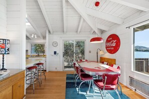 Dining - Paddle, Relax, Repeat - Seadrift Lagoon Front with Hot Tub (Stinson Beach)