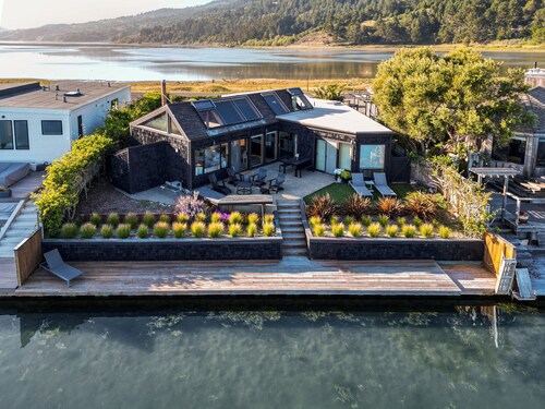 Gorgeous Bolinas Lagoon Views Located in Seadrift w/ Hot Tub