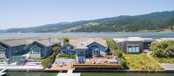 Seadrift Waterfront Escape w/ Game Room & Hot Tub