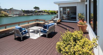 Light & Airy Living on Seadrift Lagoon w/ Hot Tub