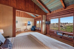 3 bedrooms, desk, free WiFi, bed sheets - Rustic Oceanfront Retreat in Seadrift (Stinson Beach)