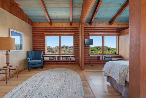Rustic Oceanfront Retreat in Seadrift