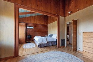 3 bedrooms, desk, free WiFi, bed sheets