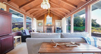 Cozy Oceanfront Getaway in Seadrift