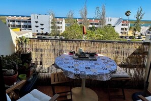 Outdoor dining - Casa Anne - Top floor with sea view in Cabanas de Tavira (Cabanas de Tavira)