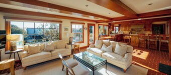 Fabulous Oceanfront Family Home in Seadrift