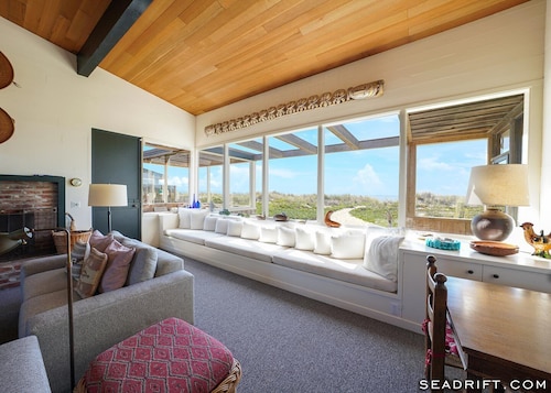 Picturesque Beachfront Home in Seadrift